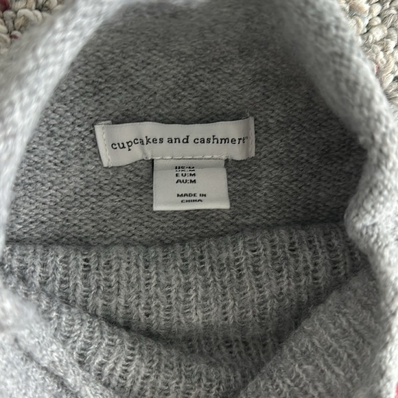 Heart sweater medium - Picture 2 of 3